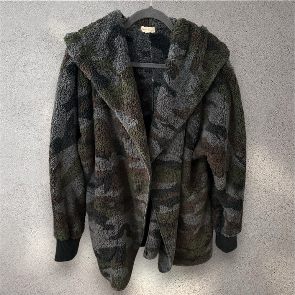 Hem & Thread Sherpa open front hooded coat gray camouflage One Size
